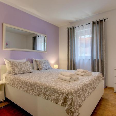 Apartments Babic Fazana Bagian luar foto