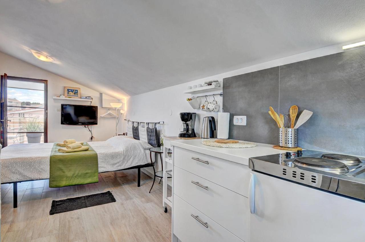 Apartments Babic Fazana Bagian luar foto