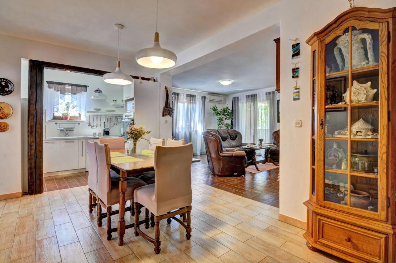 Apartments Babic Fazana Bagian luar foto