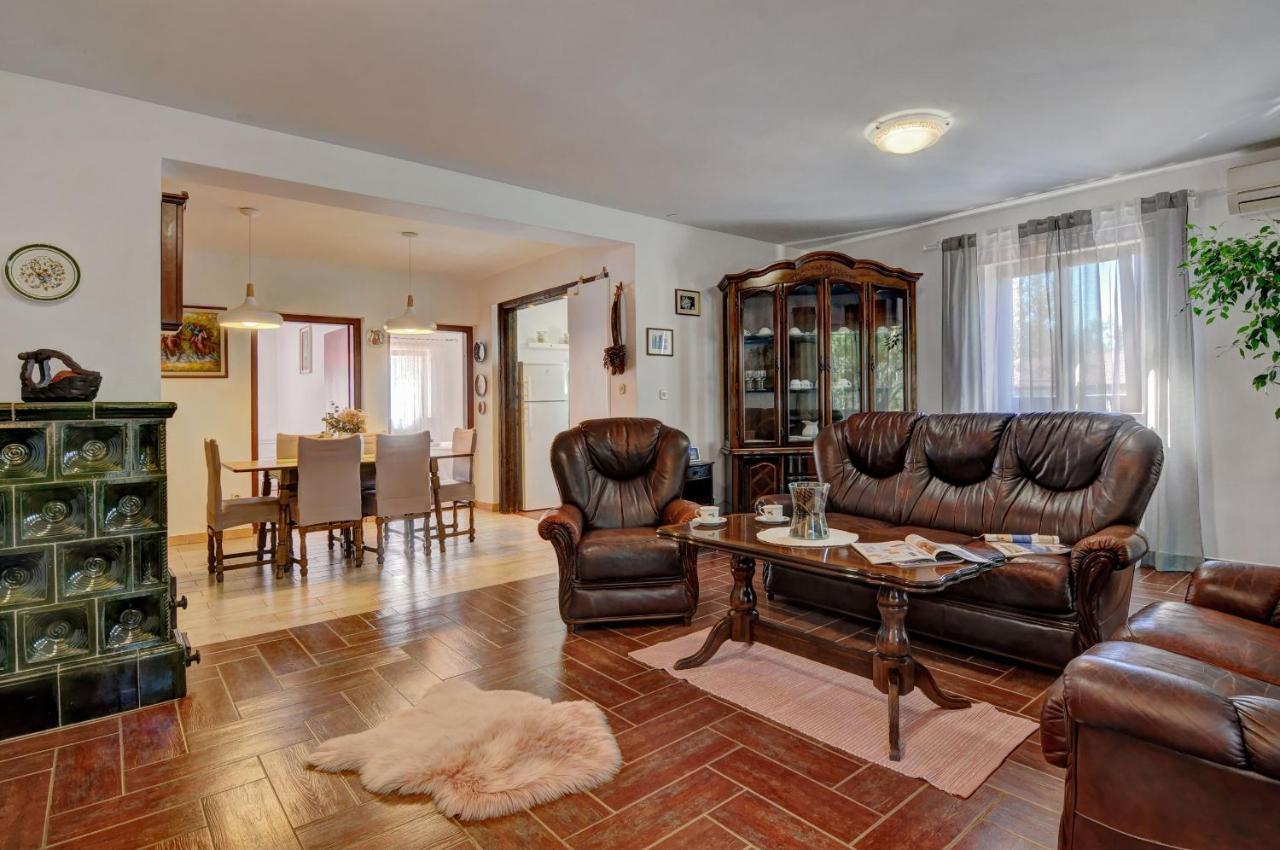 Apartments Babic Fazana Bagian luar foto