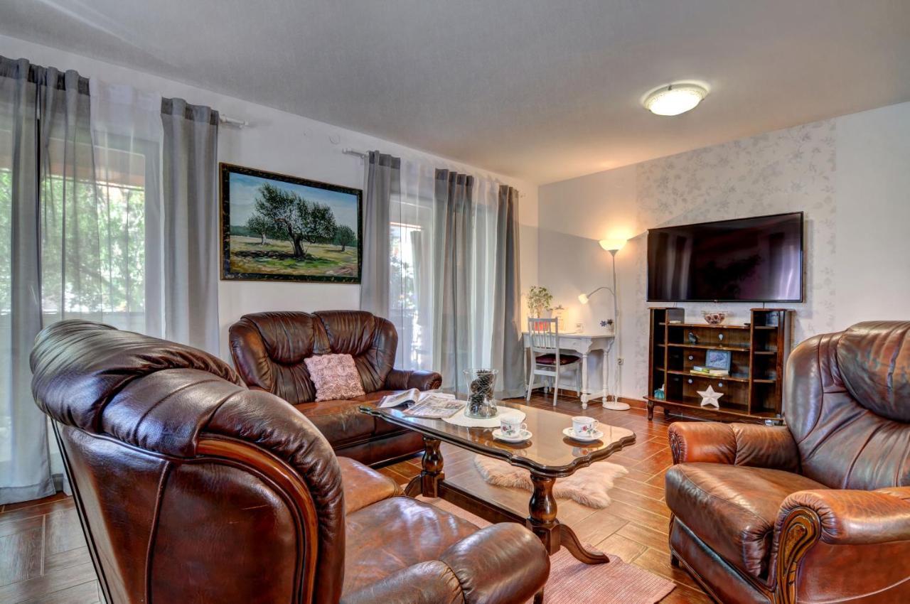 Apartments Babic Fazana Bagian luar foto